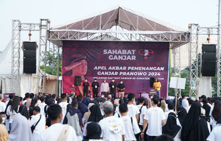 Sahabat Ganjar gelar apel akbar pemenangan Ganjar Pranowo di Lapangan Transmart PCC Radial, Kota Palembang, Sumatera Selatan, Minggu, 22 Mei 2022.
