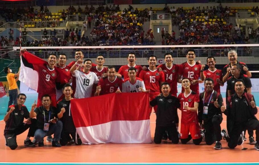 Timnas bola voli putra Indonesia berhasil mempertahankan gelar juara di SEA Games 2021 dengan mengalahkan Vietnam dengan skor 3-0 di Dai Yan Sports Arena, Quang Ninh Vietnam, Minggu, 22 Mei 2022 