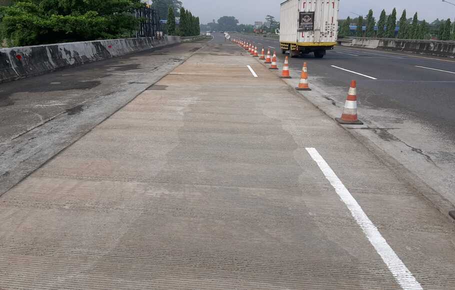 Jasa Marga melakukan pekerjaan perbaikan jembatan, pemeliharaan periodik scrapping filling overlay (SFO) dan rekonstruksi perkerasan di ruas Tol Jagorawi pada 22-27 Mei 2022.