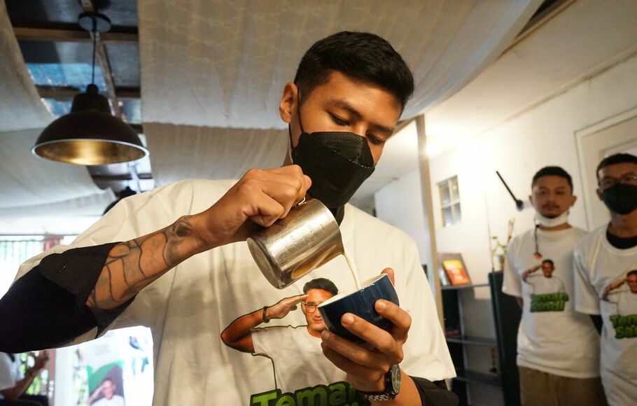 Teman Sandi gelar kegiatan lomba latte art di Cihapit, Bandung Wetan, Kota Bandung, Jawa Barat, Minggu, 22 Mei 2022.