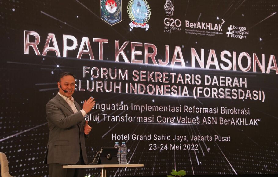 Pendrii ESQ Ary Ginanjar saat memberikan paparan pada Rapat Kerja Nasional Forum Sekretaris Daerah Seluruh Indonesia (Forsesdasi) yang dilaksanakan di Grand Sahid Jaya Hotel, Senin 23 Mei 2022.