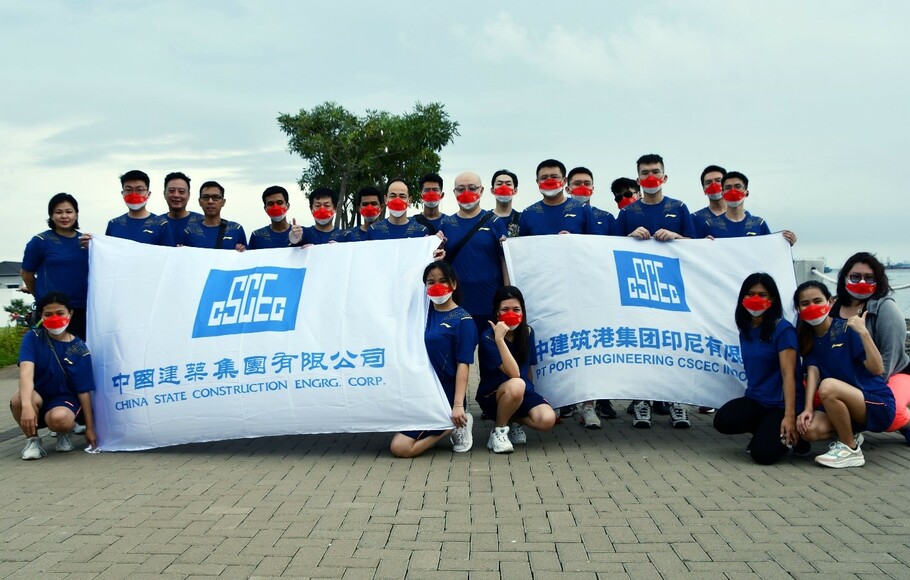 PT Port Engineering CSCEC Indonesia bersama kantor perwakilan China State Construction Engineering Corp. Ltd (CSCEC) Indonesia dan beberapa investor dari Tiongkok bersama-sama mengadakan kegiatan sepeda sehat berkeliling di di Pantai Indah Kapuk (PIK) Jakarta, Minggu 22 Mei 2022.