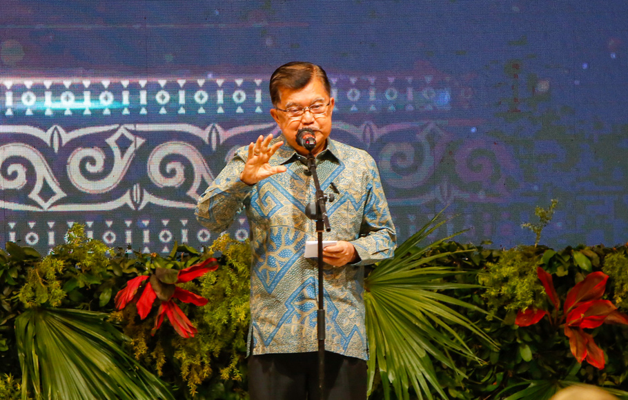 Wakil Presiden ke-10 dan ke-12 Jusuf Kalla memberikan sambutan pada acara Peluncuran Buku Jusuf Kalla, Di Balik Beragam Isu serta Syukuran Ulang Tahun ke-80 Jusuf Kalla di Jakarta, Rabu, 25 Mei 2022.