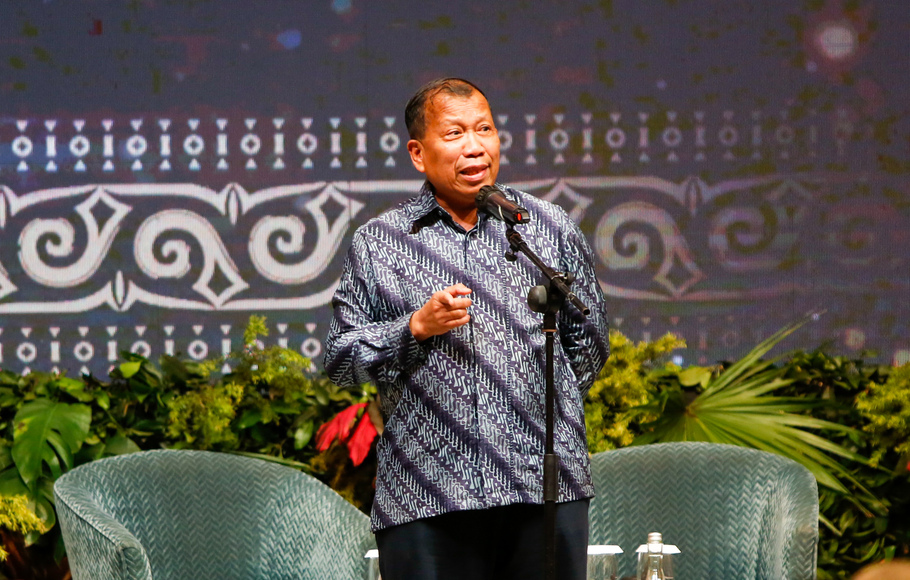 Penulis Buku Jusuf Kalla Di Balik Beragam Isu Hamid Awaludin memberikan sambutan pada acara Peluncuran Buku Jusuf Kalla, Di Balik Beragam Isu di Jakarta, Rabu, 25 Mei 2022.