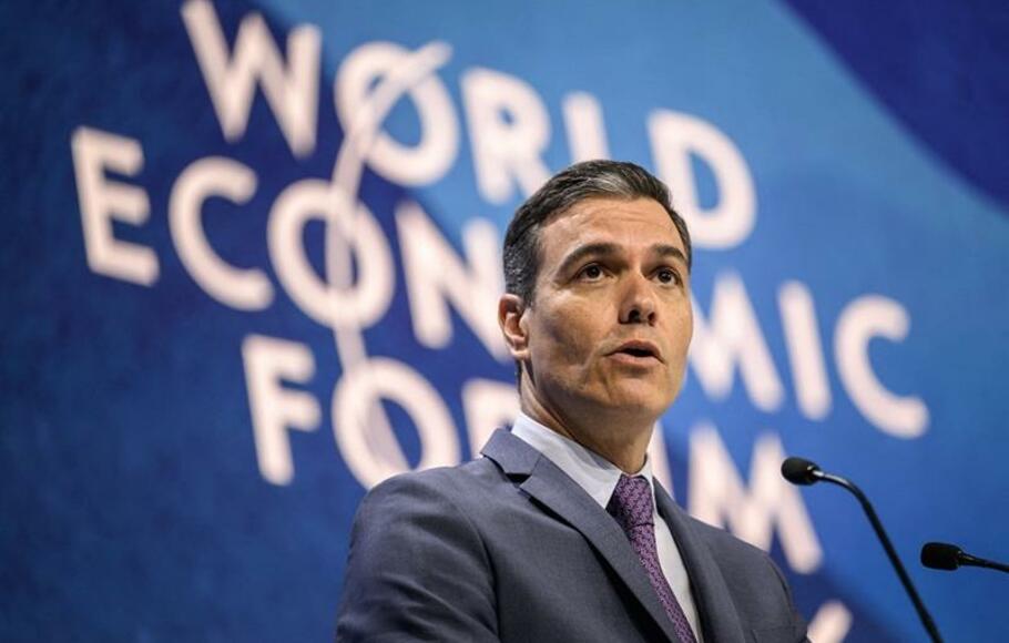 Perdana Menteri Spanyol Pedro Sanchez menyampaikan pidato selama sesi pertemuan tahunan Forum Ekonomi Dunia (WEF) di Davos pada Selasa 24 Mei 2022. 