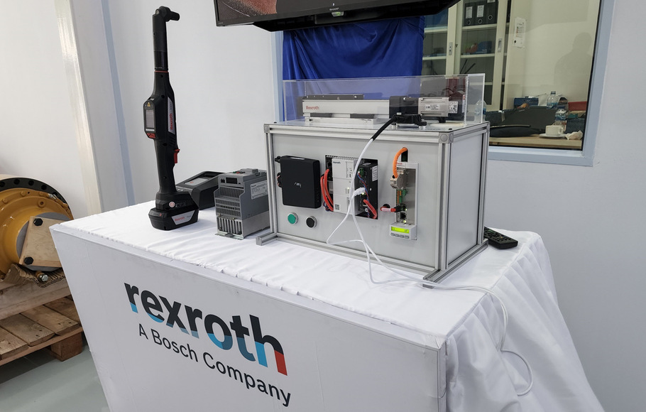 Bosch Rexroth menawarkan solusi dan produk berbasis teknologi yang disesuaikan dengan kebutuhan pelanggan, khususnya di bidang sistem hidraulik dan otomatisasi industri.