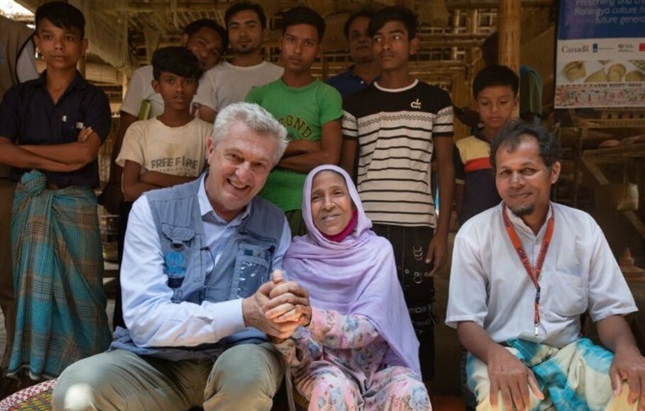 Kepala UNHCR Filippo Grandi bertemu dengan pengungsi Rohingya untuk membahas tantangan, kebutuhan dan peluang, di Bangladesh, sebagai bagian dari kunjungannya ke negara Asia Selatan, pada Minggu 22 Mei 2022.