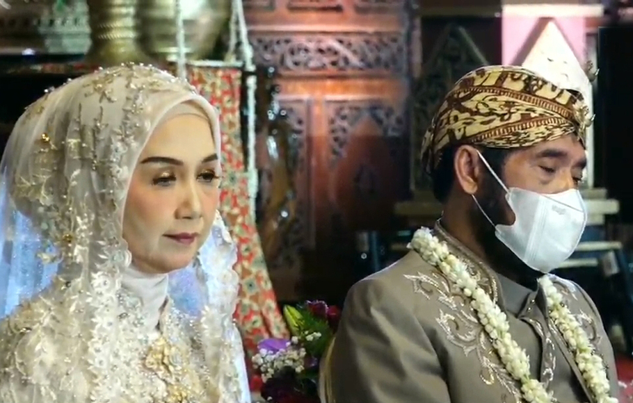 Ketua MK Anwar Usman menikah dengan adik Presiden Jokowi, Idayati, di Gedung Graha Saba Buana, Solo, Jawa Tengah, Kamis 26 Mei 2022.