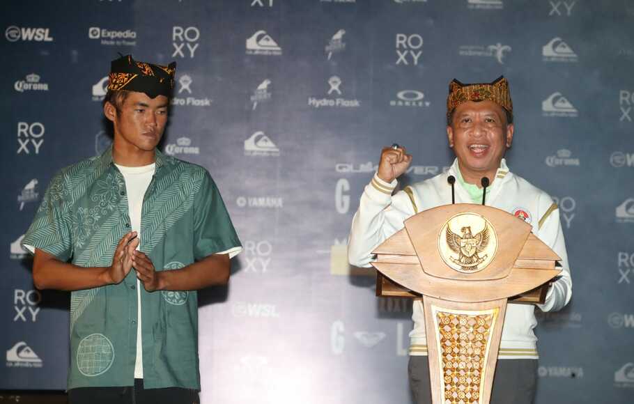 Menpora Zainudin Amali saat membuka kejuaraan WSL Championship Tour 2022 di Pantai Plengkung/ G-Land, Banyuwangi, Jawa Timur, Jumat, 27 Mei 2022.