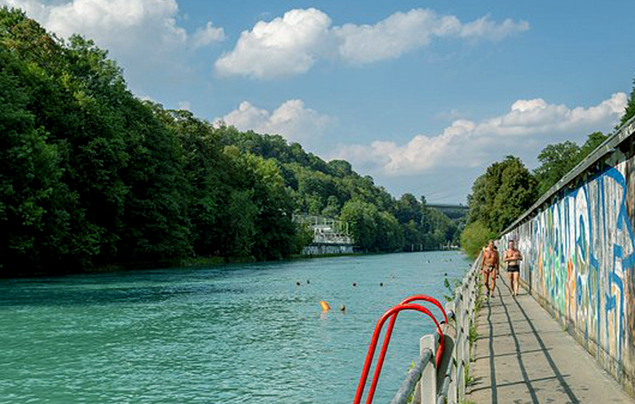 Area bebas berenang di Sungai Aare,  Bern, Swiss.
