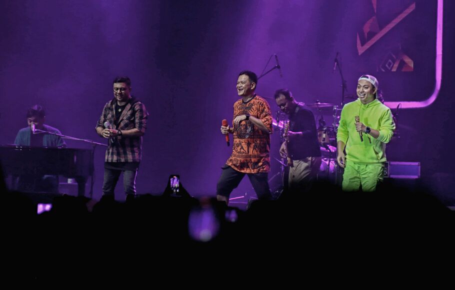 Grup musik Kahitna tampil pada hari terakhir BNI Java Jazz Festival 2022 di JIExpo, Kemayoran Jakarta, Minggu 29 Mei 2022 malam.