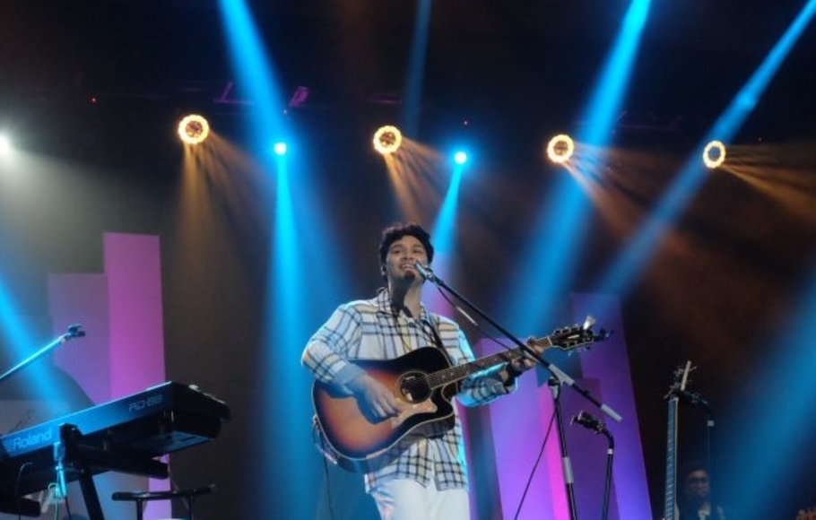 Penyanyi Mikha Angelo saat tampil di BNI Java Jazz Festival 2022 pada Minggu 29 Mei 2022 di panggung Blibli Hall (A1), JIExpo Kemayoran, Jakarta. 