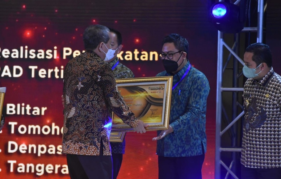 Pemerintah Kota Denpasar saat mendapatkan Penghargaan Keuangan Daerah Kategori Realisasi Peningkatan PAD Tertinggi di Jakarta, Kamis 2 Juni 2022.