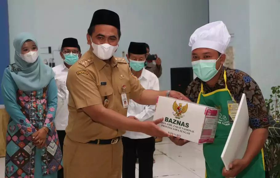 Pemerintah Provinsi Jawa Tengah (Pemprov Jateng) memberikan pelatihan kuliner bagi 60 orang mustahik di Pati, Senin 6 Juni 2022.