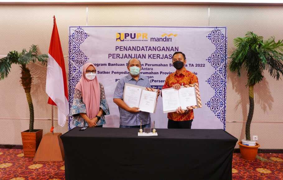 Kementerian Pekerjaan Umum dan Perumahan Rakyat (PUPR) menggandeng Bank Mandiri, sebagai mitra penyalur dana Program Bantuan Stimulan Perumahan Swadaya (BSPS) tahun 2022 di Provinsi Gorontalo.