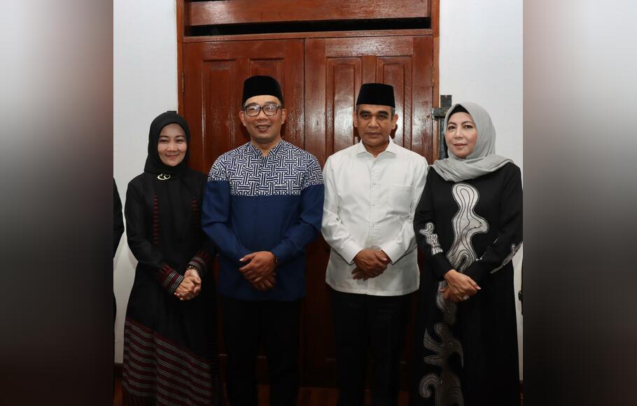 Sekjen Partai Gerindra Ahmad Muzani bertakziah ke kediaman pribadi Gubernur Jawa Barat Ridwam Kamil di desa Cimaung, Kabupaten Bandung, Senin, 13 Juni 2022.
