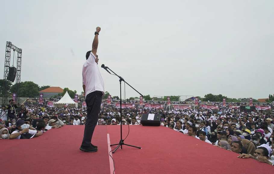 Kepala Staf Kepresidenan Moeldoko menghadiri silaturahmi relawan Jokowi se-Karesidenan Pati, di stadion Kamal Junaidi, Jepara Jawa Tengah, Minggu, 19 Juni 2022.
