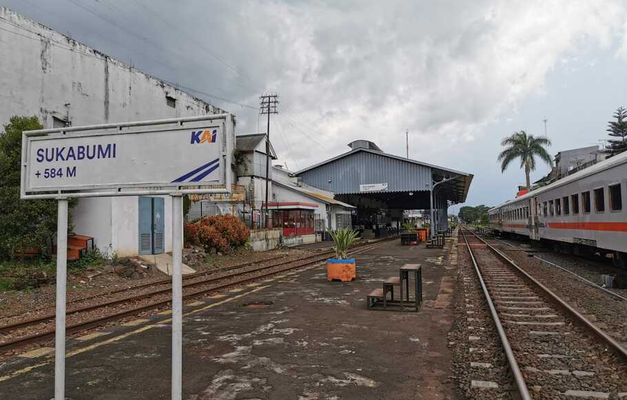 KA Pangrango lintas Sukabumi-Bogor (PP) di Stasiun Sukabumi.