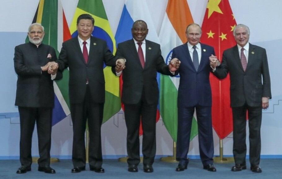 Dari kiiri: Perdana Menteri India Narendra Modi, Presiden Tiongkok Xi Jinping, Presiden Afrika Selatan Cyril Ramaphosa, Presiden Rusia Vladimir Putin, dan Presiden Brasil Jair Bolsonaro.