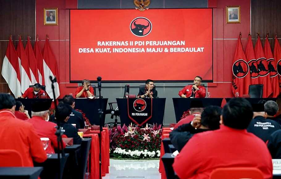 Kader muda PDIP Bane Raja Manalu menjadi narasumber dalam Rakernas II PDIP tahun 2022, di Sekolah Partai PDI Perjuangan, Lenteng Agung, Jakarta, Rabu, 22 Juni 2022.