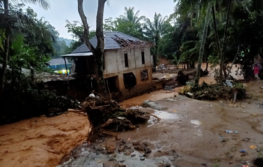 Kondisi Kampung Cimanggu, Desa Cibunian, Kecamatan Pamijahan, Kabupaten Bogor, Jumat 24 Juni 2022, yang sebelumnya dihantam banjir.