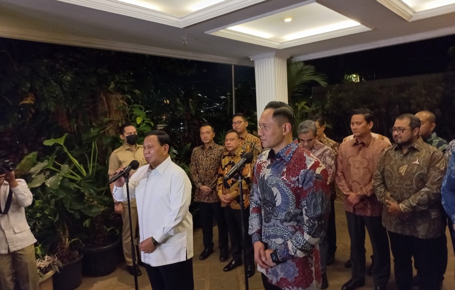 Ketua Umum Partai Gerindra, Prabowo Subianto dan Ketua Umum Partai Demokrat, Agus Harimurti Yudhoyono (AHY) saat jumpa pers di Jalan Kertanegara, Jakarta Selatan, Jumat, 24 Juni 2022.