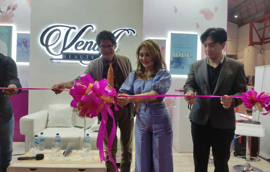 Vena Naftalia, SH, Owner Venaft Beauty saat soft launching di Jakarta Fair Kemayoran (PRJ), Sabtu, 25 Juni 2022.