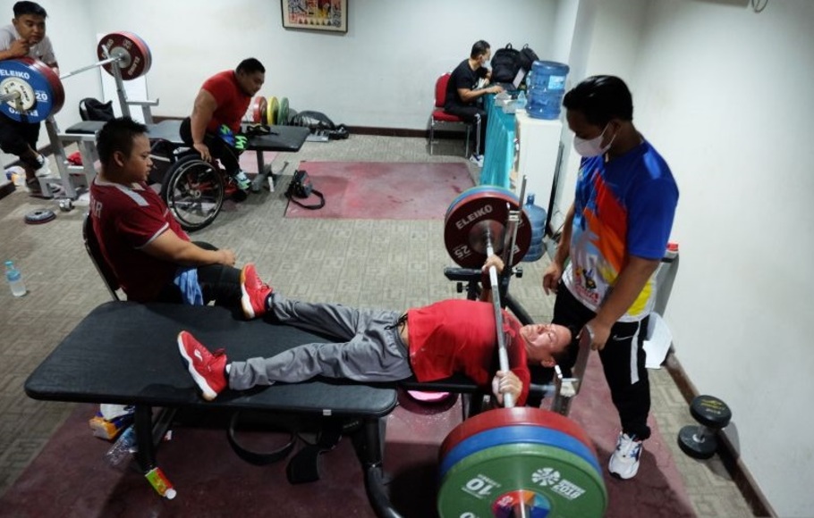 Atlet Indonesia berlatih sebagai persiapan menghadapi ASEAN Para Games di Solo, 30 Juli-6 Agustus 2022. 