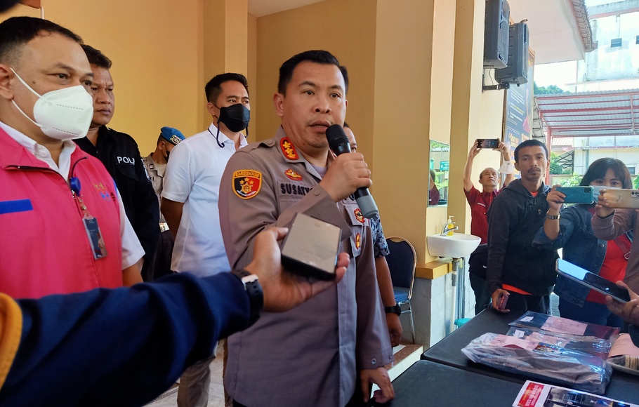 Kapolresta Bogor Kombes Susatyo Purnomo Condro memberikan keterangan terkait kasus dugaan penganiayaan terhadap remaja putri, di Mapolresta Bogor, Rabu, 29 Juni 2022.