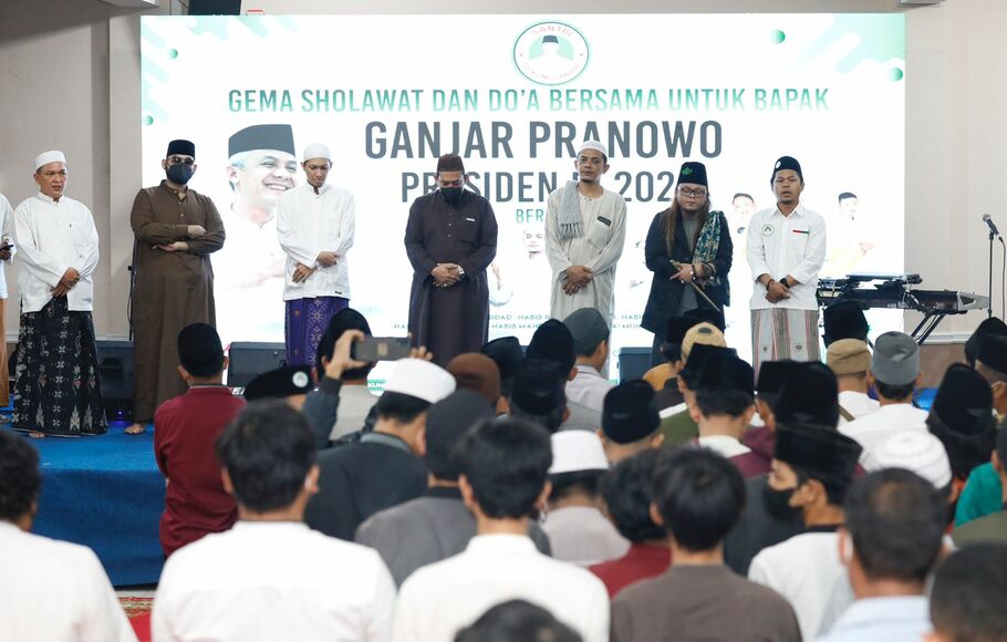 Santri Dukung Ganjar menggelar gema sholawat dan doa bersama di Condet, Jakarta Timur, Rabu 29 Juni 2022.