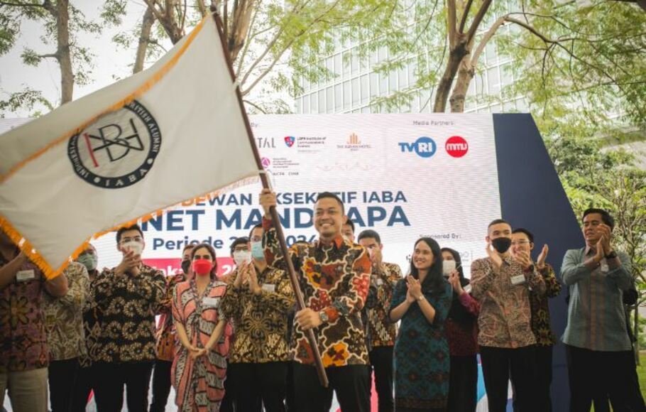 Pelantikan pengurus Indonesian Association of British Alumni (IABA–Ikatan Alumni Britania Raya) Kabinet Mandhapa periode 2021-2024 resmi digelar di Arkadia Green Park, TB Simatupang, Jakarta Selatan, Sabtu 25 Juni 2022.