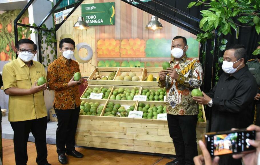 Petrokimia Gresik kembali mendorong geliat Usaha Mikro Kecil dan Menengah (UMKM) untuk meningkatkan perekonomian pascapandemi Covid-19 melalui pameran UMKM bertajuk “Mangga Hybrid Expo (MHE) 2022” di SOR Tri Dharma, Gresik, Jawa Timur mulai 29 Juni hingga 2 Juli 2022.