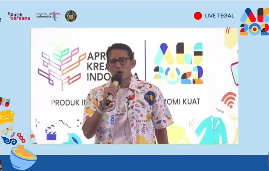Menteri Pariwisata dan Perekonomian Kreatif (Menparekraf) Sandiaga Salahuddin Uno dalam acara Apresiasi Kreasi Indonesia 2022 di Tegal yang juga disiarkan secara daring, 3 Juli 2022.