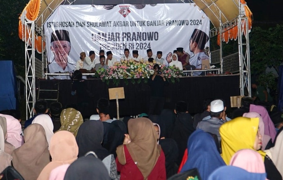 Para santri dan ulama dari ponpes di Karawang gelar doa bersama untuk kemenangan Ganjar Pranowo di Pilpres 2024, Minggu, 3 Juli 2022.