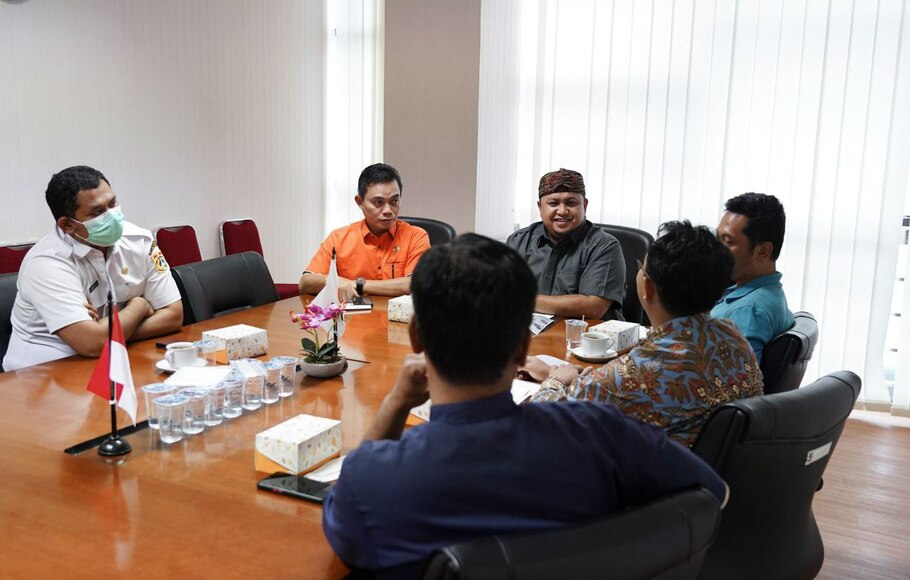 DPRD Kota Bogor mengundang berbagai pihak terkait terkait aspirasi warga Perumahan Bukit Mekar Wangi (BMW) Bogor di Ruang Rapat Badan Musyawarah (Bamus), Gedung DPRD Kota Bogor, Senin 27 Juni 2022.