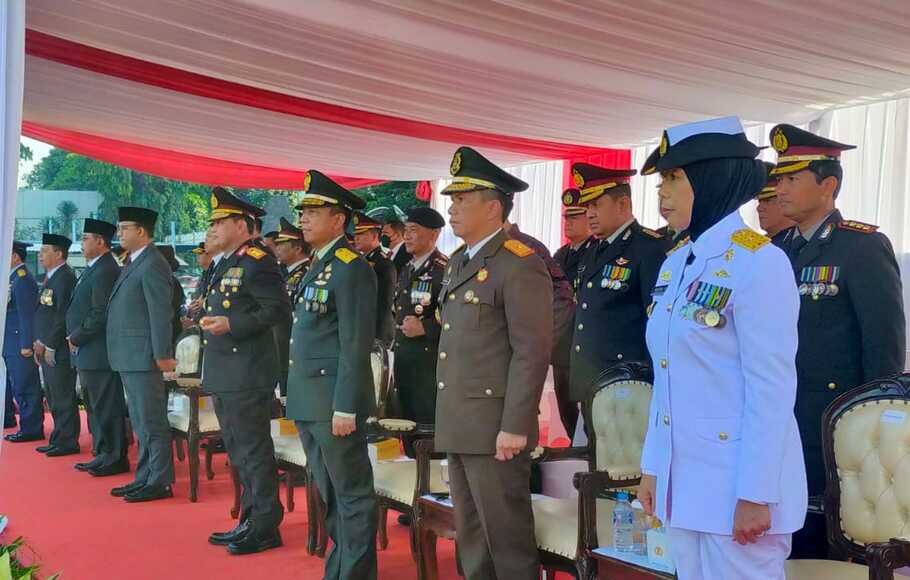 Gubernur DKI Jakarta Anies Baswedan hadir dalam upacara HUT ke-76 Bhayangkara di Polda Metro Jaya, Selasa 5 Juli 2022