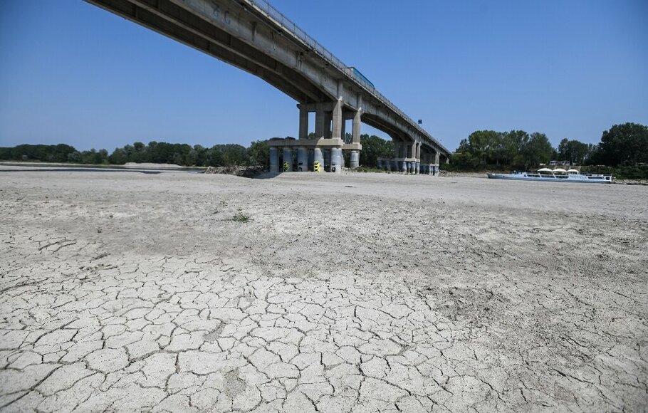 Sungai Po di Italia mengalami kekeringan terburuk selama 70 tahun. 