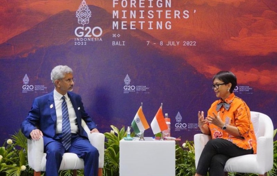 Menteri Luar Negeri Indonesia Retno Marsudi (kanan) bertemu Menlu India Subrahmanyam Jaishankar di sela-sela Pertemuan Menlu G-20 (FMM) yang berlangsung di Nusa Dua, Bali.