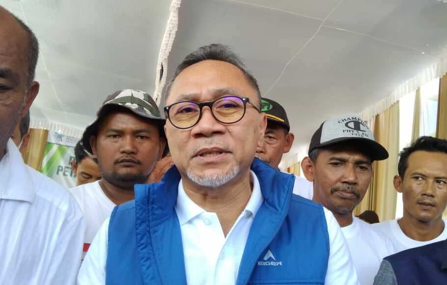 Menteri Perdagangan (Mendag) Zulkifli Hasan bersama petani sawit di Kabupaten Lampung Selatan, Provinsi Lampung, Sabtu, 9 Juli 2022.