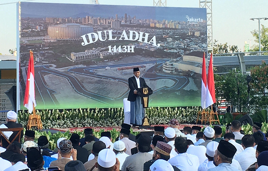 Gubernur DKI Jakarta Anies Baswedan memberikan sambutan saat salat Iduladha 1443H di Jakarta International Stadium (JIS), Minggu 10 Juli 2022.
