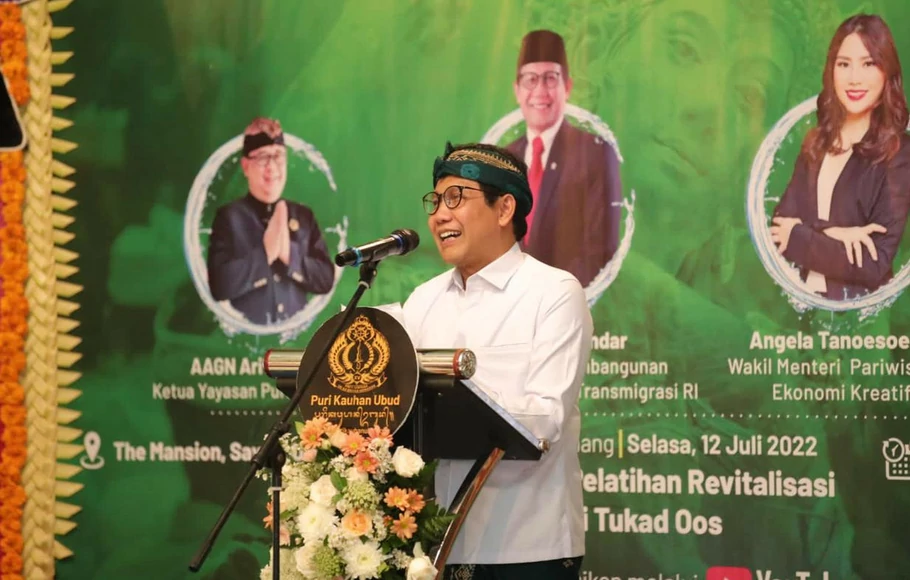 Menteri Desa, Pembangunan Daerah Tertinggal, dan Transmigrasi (Mendes PDTT) Abdul Halim Iskandar saat peluncuran Program Pemuliaan Air di Tukad Oos Nyapuh Tirah Campuhan di Ubud, Gianyar, Bali, 12 Juli 2022.