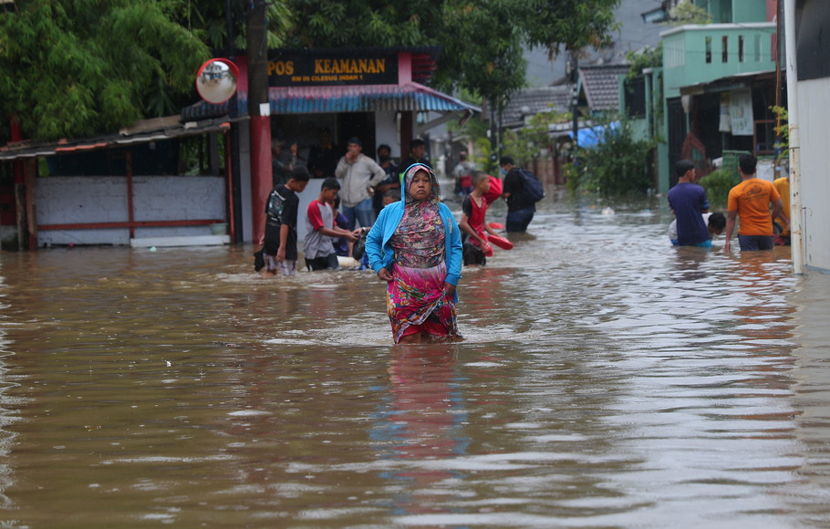 Banjir yang merendam Perumahan Ciledug Indah, Ciledug, Tangerang, Banten, Sabtu, 16 Juli 2022.