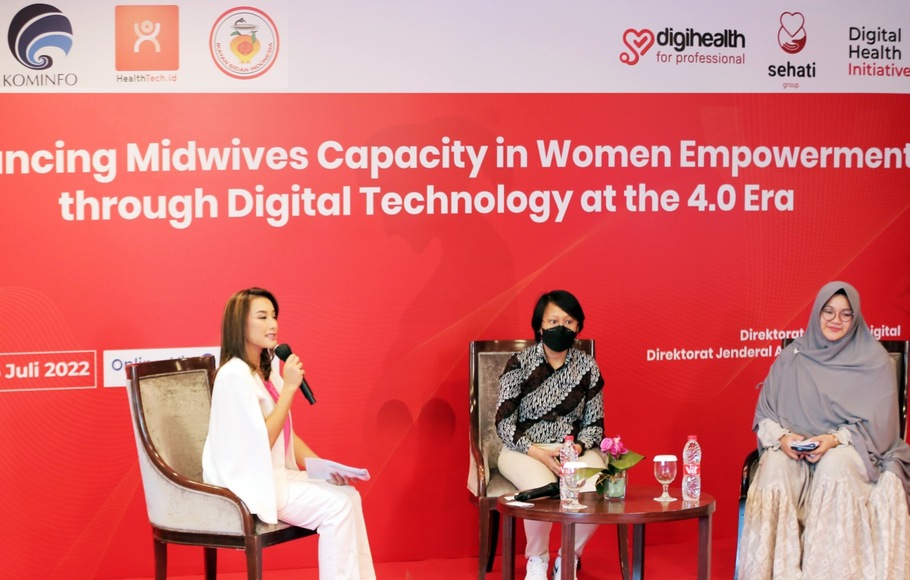 Kominfo menggelar webinar bertema “Enhancing Midwives Capacity in Women Empowerment through Digital Technology at the 4.0 Era” dengan dukungan Asosiasi Healthtech Indonesia (AHI), Bidan Sehati, dan DigiHealth.