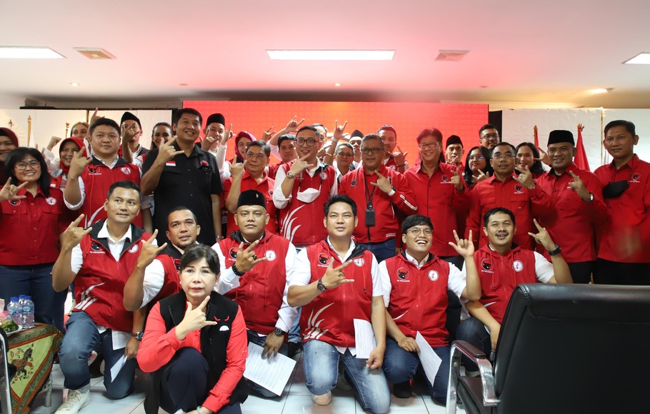Acara pelantikan pengurus Taruna Merah Putih (TMP) DKI periode 2022-2024 di kantor PDIP DKI Jakarta, Jalan Tebet Raya, Jakarta Selatan, Jumat, 22 Juli 2022.