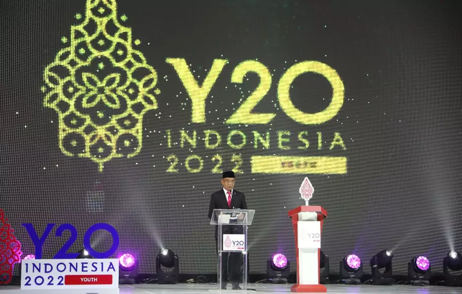 Menteri Koordinator Bidang Pembangunan Manusia dan Kebudayaan (Menko PMK) Muhadjir Effendy saat memberikan sambutan pada Pertemuan Puncak KTT Y-20 di Hotel Intercontinental Bandung, Jumat 22 Juli 2022.