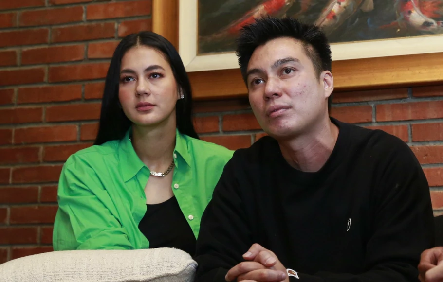 Baim Wong mengaku sedih ketika melihat istrinya ikut kena bully terkait pendaftaran merek Citayam Fashion Week ke DJKI.