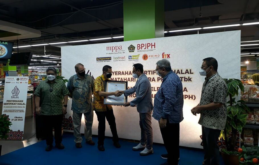 PT Matahari Putra Prima, Tbk (MPPA)‎ menerima sertifikat halal secara simbolis dari Badan Penyelenggara Jaminan Produk Halal ‎(BPJPH) di Hypermart Cibubur Junction‎ pada Rabu, 27 Juli 2022.