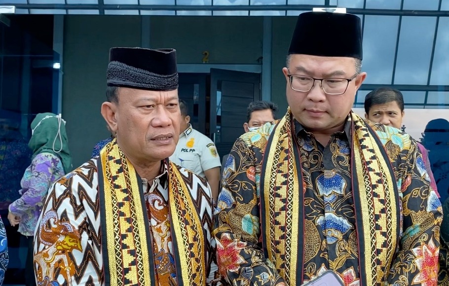 Deputi I bidang Pencegahan, Perlindungan dan Deradikalisasi BNPT, Mayjen TNI Nisan Setiadi bersama Ketua Umum ICMI, Arif Satria.