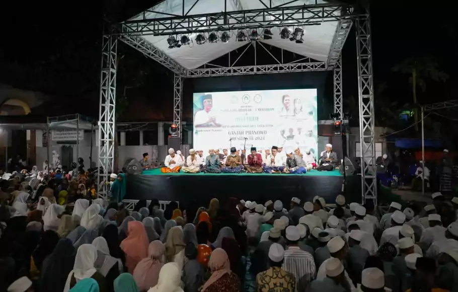 Ribuan kiai dan santri dari Forum Silaturahmi Kiai Kampung se-Indonesia atau Foskkasi menggelar deklarasi dukungan terhadap Gubernur Jawa Tengah, Ganjar Pranowo.