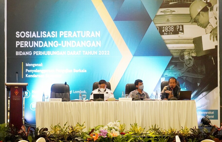 Kementerian Perhubungan (Kemenhub) lewat Direktorat Jenderal Perhubungan Darat (Ditjen Hubdat) menggelar sosialisasi Peraturan Perundang-Undangan Bidang Perhubungan Darat Tahun 2022 mengenai Penyelenggaraan Pengujian Berkala Kendaraan Bermotor di Lombok selama 3-5 Agustus 2022.